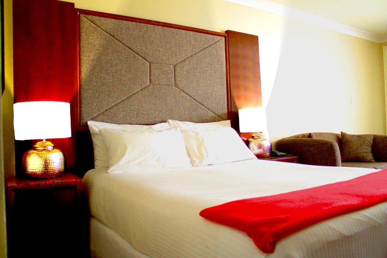 Winning Post Motor Inn Маджи Экстерьер фото