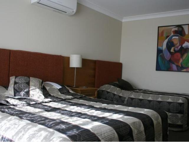 Winning Post Motor Inn Маджи Экстерьер фото